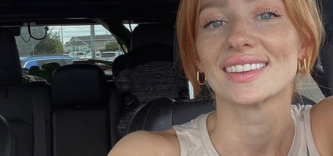 Happy Woman Clicked Selfie on the Car | Smile Virtual